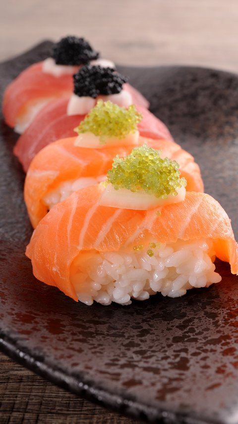 Berapa Kalori dan Nutrisi dari Sushi Salmon? Ungkap Rahasia Kesehatan dalam Setiap Gigitan