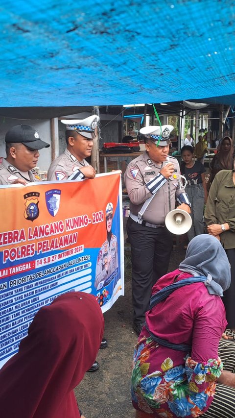 Aksi Polisi Datangi Pasar di Pelalawan, Edukasi Pedagang Terkait Pilkada