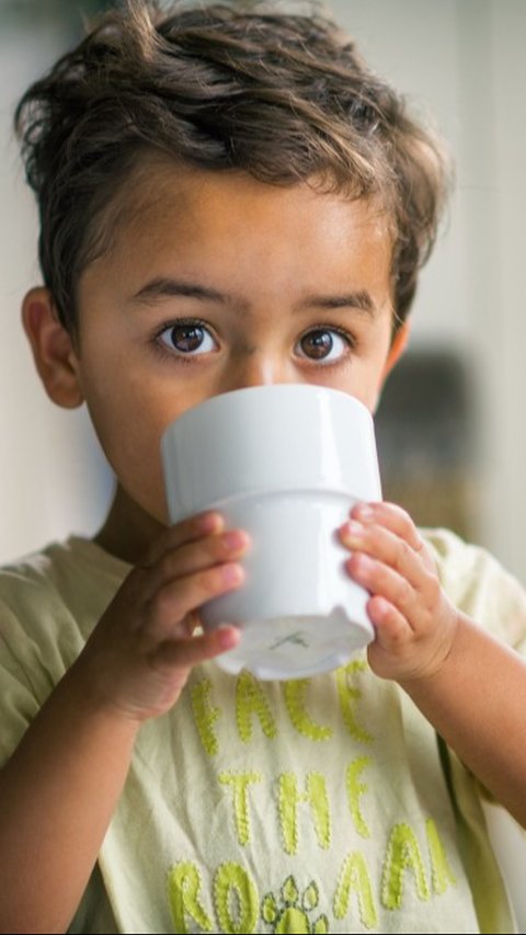 6 Efek Samping Anak Sering Minum Teh, Bisa Pengaruhi Perilaku Si Kecil