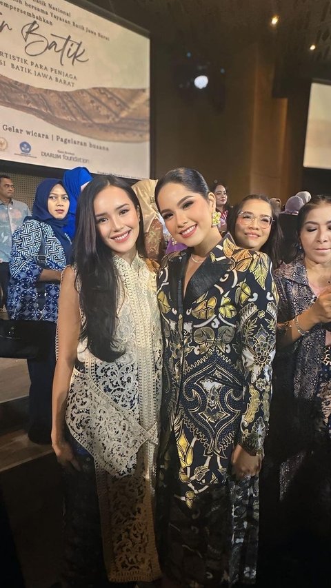 Potret Beby Tsabina Hadiri Acara Tutur Batik, Cantik Berkelas saat Kumpul Bareng Ibu-ibu Pejabat