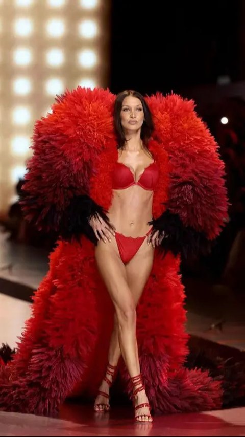 8 Gaya Memukau Para 'Angels' Bersayap Megah di Victoria's Secret Fashion Show 2024