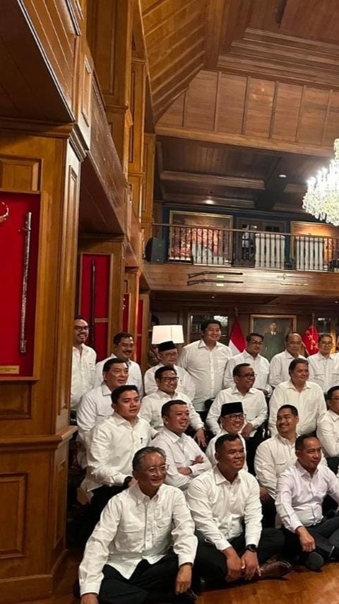 Mayor Teddy Ikut Foto Bareng Calon Menteri Kabinet Prabowo-Gibran