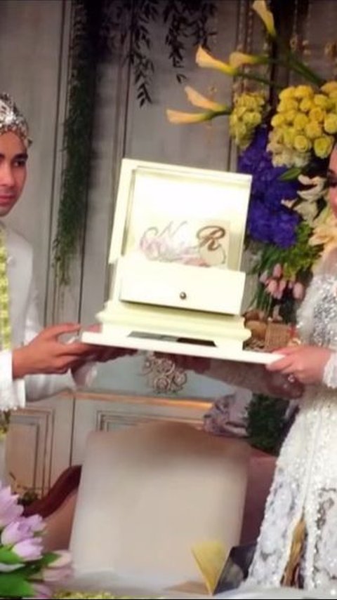 10 Tahun Bersama, Potret Kenangan Raffi Gigi dari Akad Nikah hingga Punya 3 Anak!