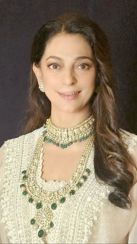 Juhi Chawla Dinobatkan Aktris Paling Tajir di India, Kalahkan Priyanka Chopra dan Aishwarya Rai!