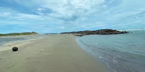 Sunsetnya Menggoda, Pantai Cipatujah Tasikmalaya Jadi Spot Nyore yang Asyik Buat Akhir Pekan