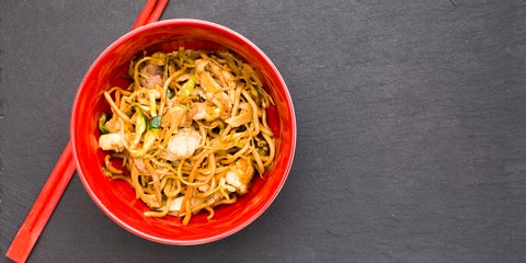 Berapa Kalori dan Nutrisi dari Bakmi Goreng? Benarkah Mengonsumsinya Secara Berlebihan Bisa Berbahaya