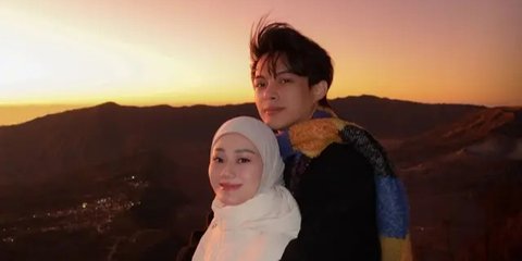 Bikin Iri, 7 Potret Romantis Dinda Hauw dan Rey Mbayang Nikmati Golden Sunrise di Bromo, Tak Lupa Ajak Anak-Anak