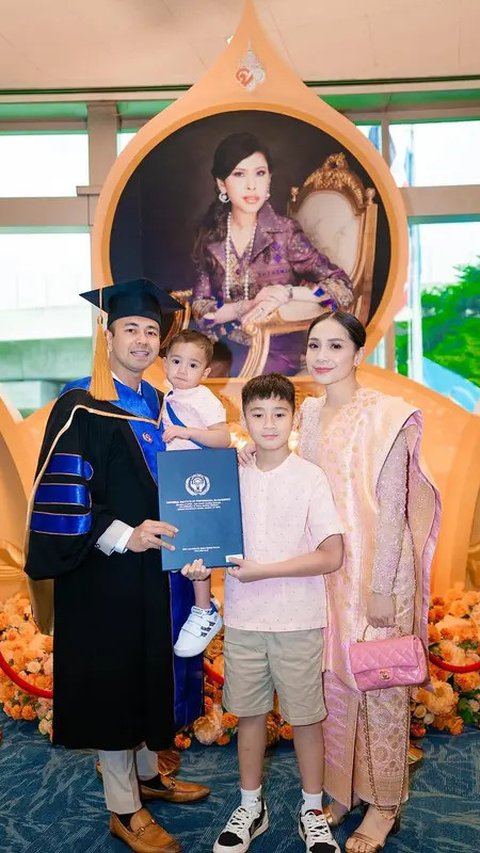 Bikin Melongo, Harga Tas Nagita Slavina Saat Temani Raffi Ahmad Terima Gelar Doktor Honoris Causa di Thailand