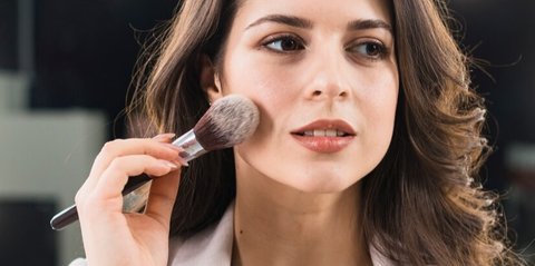 3 Tips Simpel Menutupi High Cheekbone dengan Makeup, Wajah Jadi Lebih Cantik, Segar dan Flawless