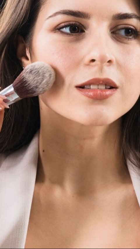 3 Tips Simpel Menutupi High Cheekbone dengan Makeup, Wajah Jadi Lebih Cantik, Segar dan Flawless