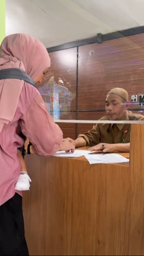 Bak Antrean Haji, Wanita Ini Mendaftar SD Tahun 2030 untuk Anaknya yang Masih Balita