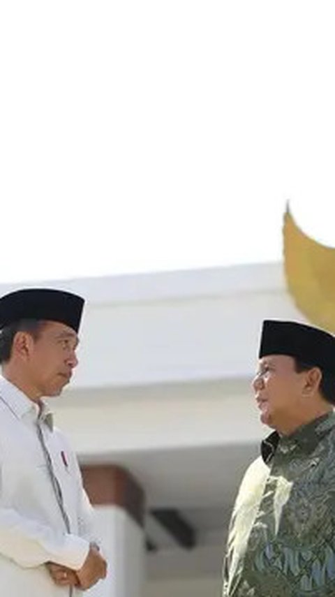 Kembali ke Istana, Jokowi Sambut Kedatangan Prabowo