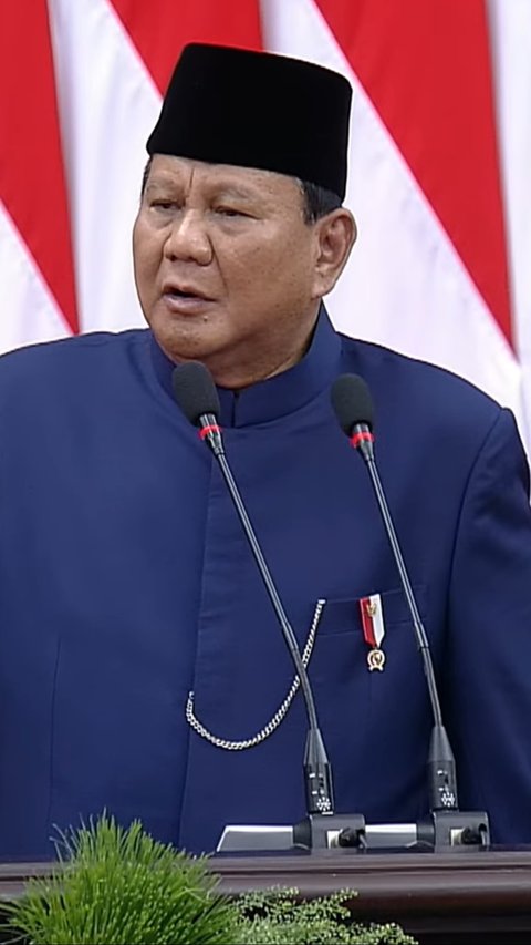 Ramai-Ramai Kader PDIP ‘Standing Ovation’ saat Prabowo Pidato Sindir Kerja untuk Kerabat