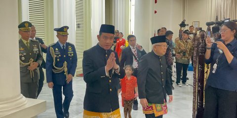 Momen Gibran Lepas Ma'ruf Amin Usai Serah Terima Jabatan di Istana Wapres