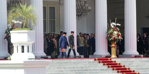 Sosoknya Sempat Viral, Wanita 'Kebal Paspampres' Ini Menangis Histeris Lepas Kepergian Jokowi ke Solo