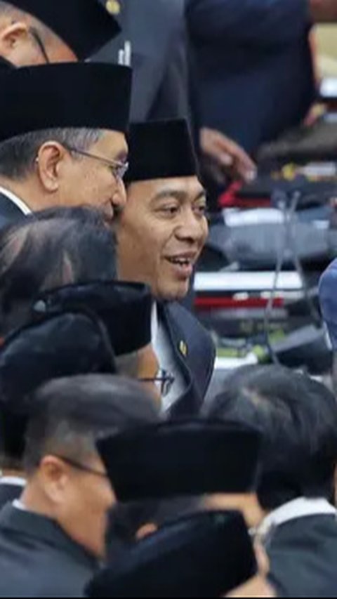 VIDEO: Ekspresi Senator Komeng dan Ahmad Dhani Hadiri Pelantikan Prabowo-Gibran di Gedung DPR/MPR