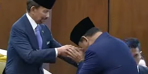 Momen Kejutan Prabowo Resmi Jadi Presiden Cium Tangan Salah Satu Sultan Terkaya di Dunia