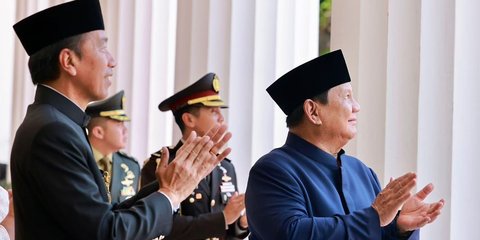 VIDEO: Ekspresi Terpukau Presiden Prabowo Lihat Atraksi Jet TNI Melintas di Atas Istana