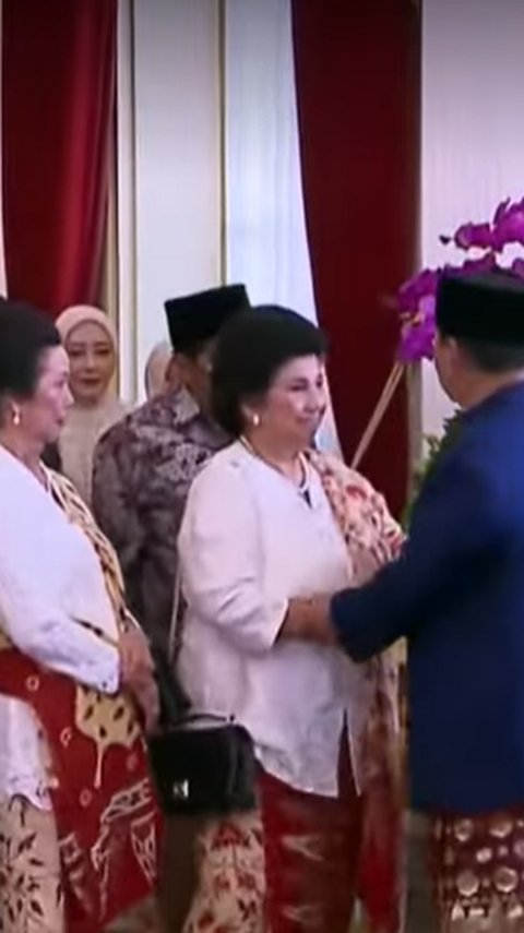 VIDEO: Pecah Tangis Dua Kakak Perempuan Tepuk Dada Prabowo Sambut di Istana Kepresidenan