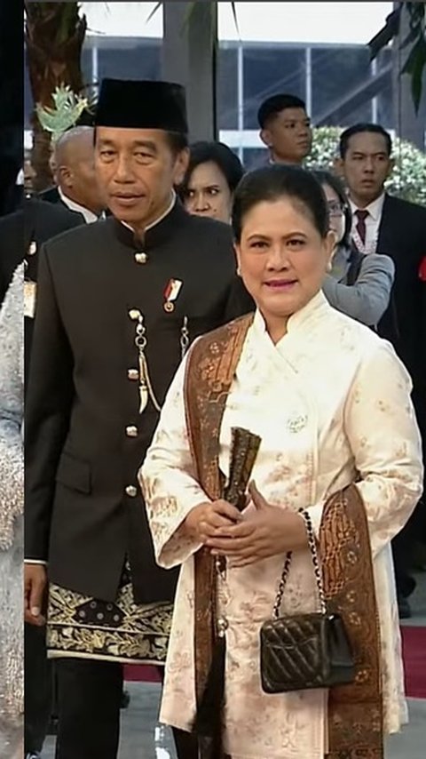 VIDEO: Iriana Kode Jempol ke Didit Prabowo, Jokowi Tatap Mata Gibran Jelang Pelantikan di MPR