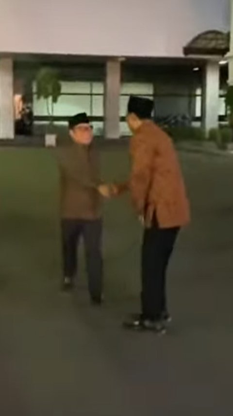 VIDEO: Prabowo Umumkan Menteri, Gus Ipul Hadir Hampiri & Salami Cak Imin di Istana