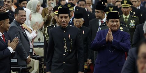 VIDEO: Momen Jokowi Tolak Prabowo Cium Tangan Dibalas Pelukan Hangat