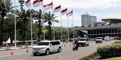 VIDEO: Paspampres Berjas Sigap Berlari Kawal Presiden Prabowo Sapa Rakyat Menuju Istana