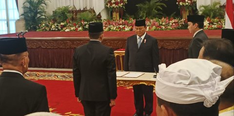 VIDEO: Tegas Presiden Prabowo Pimpin Sumpah Pelantikan Seskab Teddy dan Para Wamen di Istana