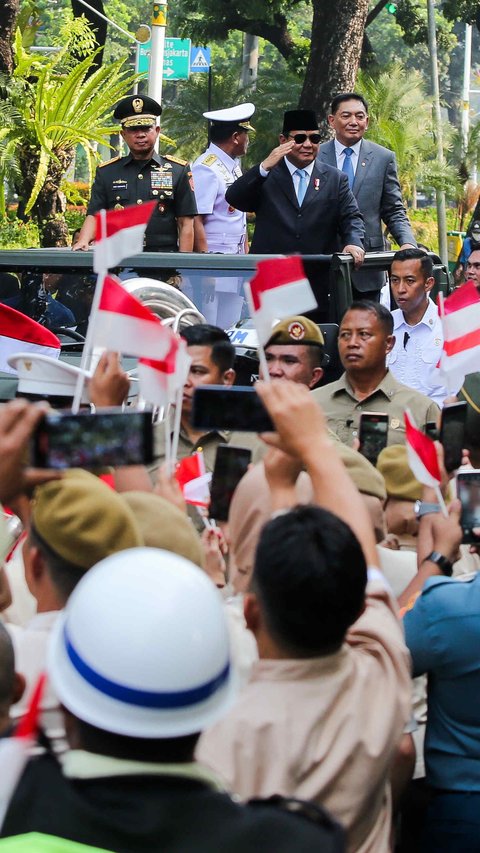 FOTO: Meriahnya Pelepasan Presiden Prabowo di Kemenhan, Diwarnai Senyum Semringah Titiek Soeharto