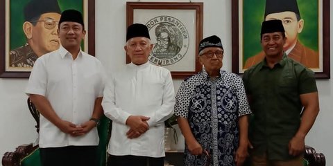 Andika-Hendi Terima Naskah Resolusi Jihad Pada Peringatan Hari Santri 2024