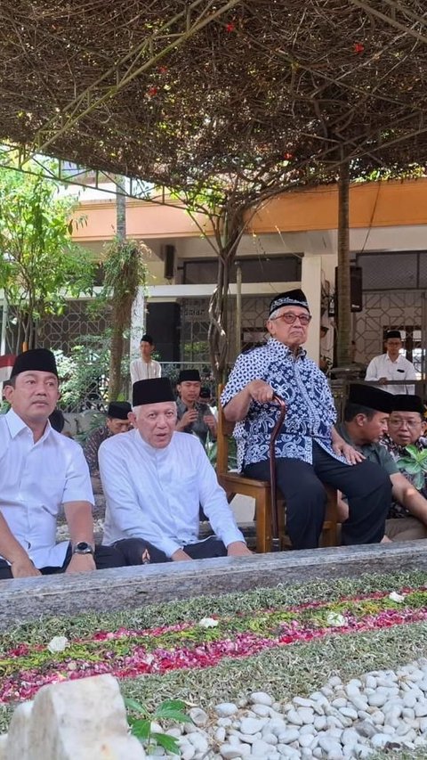 Andika-Hendi Terima Naskah Resolusi Jihad Pada Peringatan Hari Santri 2024