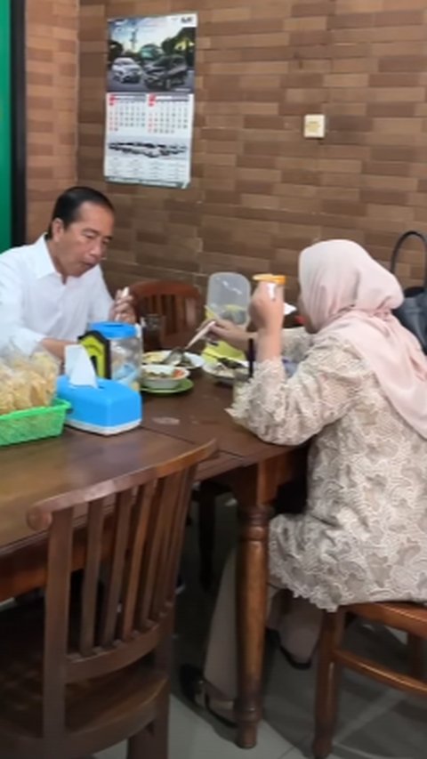 Dua Hari Setelah Pensiun, Momen 'Pacaran' Jokowi dan Iriana Makan Sate Nikmat Banget