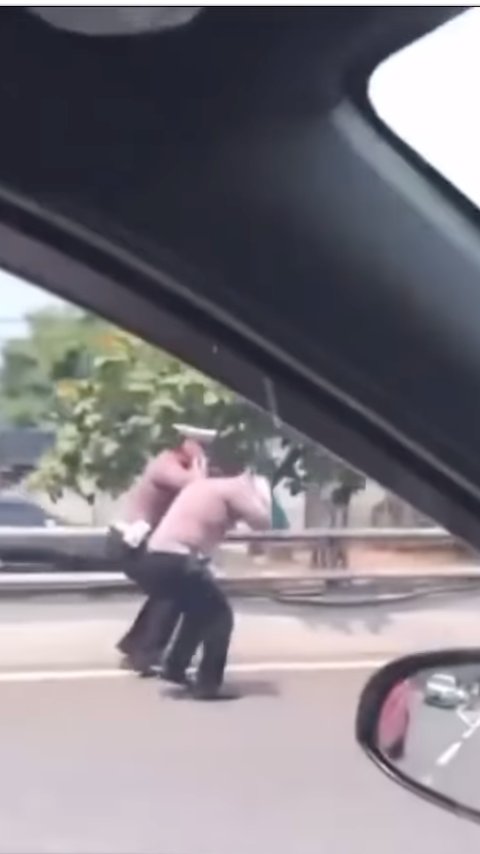 Terungkap Penyebab Dua Polisi Dihukum Squat Jump di Jalan Tol