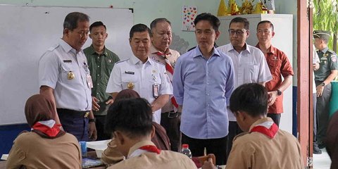 FOTO: Momen Wapres Gibran Tinjau Uji Coba Makan Bergizi Gratis Rp23.000 Seporsi, Ini Menunya