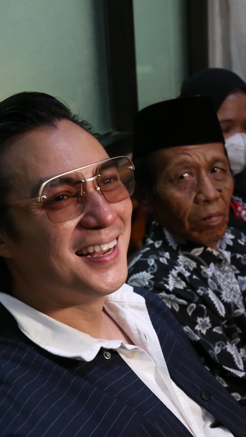 Gaya Santai Baim Wong di Sidang Cerai Perdana dengan Paula Verhoeven, Sempat Ajak Seorang Kakek Bercanda