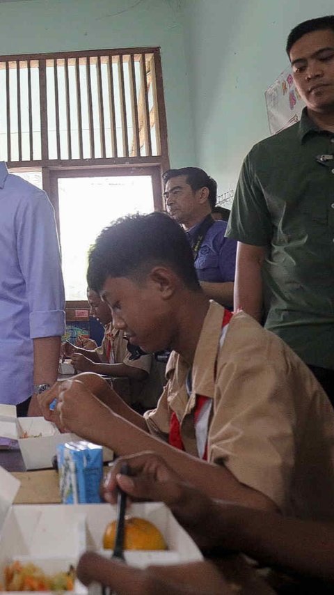 TNI Ikut Serta dalam Realisasi Program Makan Bergizi di Sekolah Negeri & Swasta Mulai 2 Januari 2025