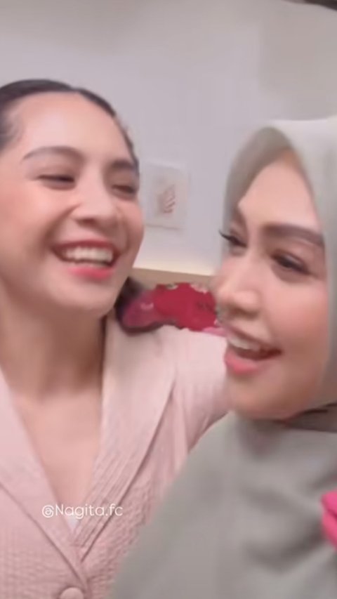 Nagita Slavina Salting Disebut Ibu Negara, Senyum Semringah & Paras Cantik Bikin Salfok Disebut Mirip Gempi