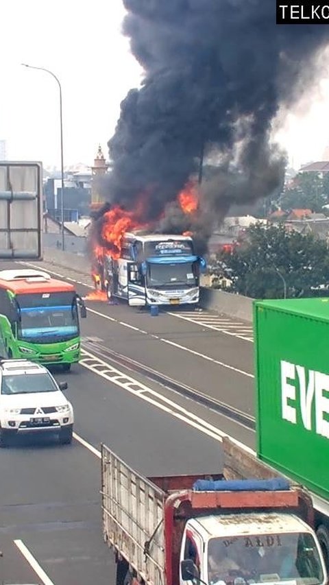 Bus Pengangkut 58 Anak TK Terbakar Hangus di Jaktim