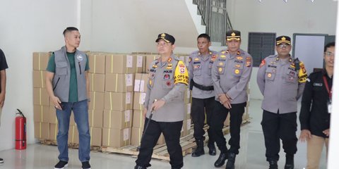 Ratusan Ribu Logistik Pilkada Tersimpan di Gudang KPUD Siak, Polri Maksimalkan Pengamanan