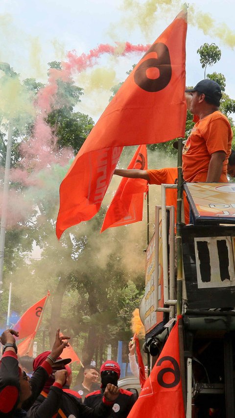 Buruh Minta Upah Minimum 2025 Naik 10 Persen, Begini Hitung-hitungannya