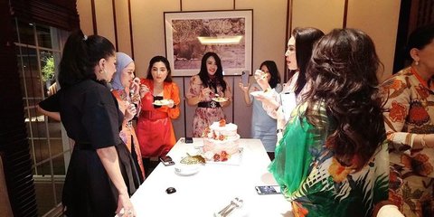 Potret Meriah Ultah Elizabeth Kardinal Mertua Chelsea Islan, Dihadiri Teman Sosialita & Wajah Cantik Disorot