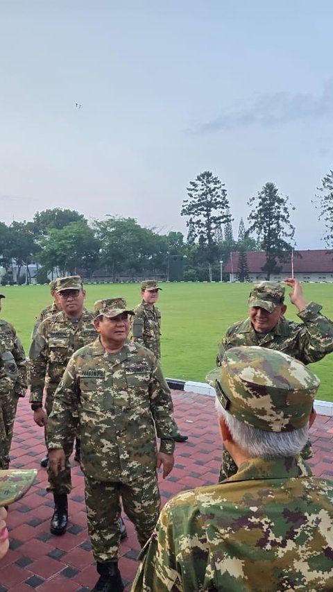 Momen Menteri Kabinet Merah Putih Berseragam Loreng Latihan Baris-berbaris Bareng Prabowo Gibran