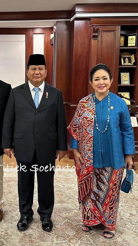 Gaya Kece Titiek Soeharto Foto Bareng Presiden Prabowo di Acara Sertijab Menhan, Ramai Digoda