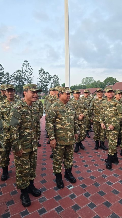 FOTO: Gaya Menteri Berbaju Loreng TNI Saat Digembleng Prabowo di Akmil Magelang, Dibangunkan Jam 4 Pagi