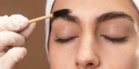 Cara Sederhana Merawat Alis yang Terlihat Natural dan Hitam Tanpa Perlu Sulam Alis