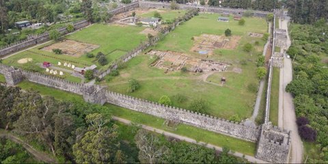 Menggali Selama 10 Tahun di Benteng Romawi, Arkeolog Akhirnya Temukan Plakat Emas dari Abad Kedua Masehi