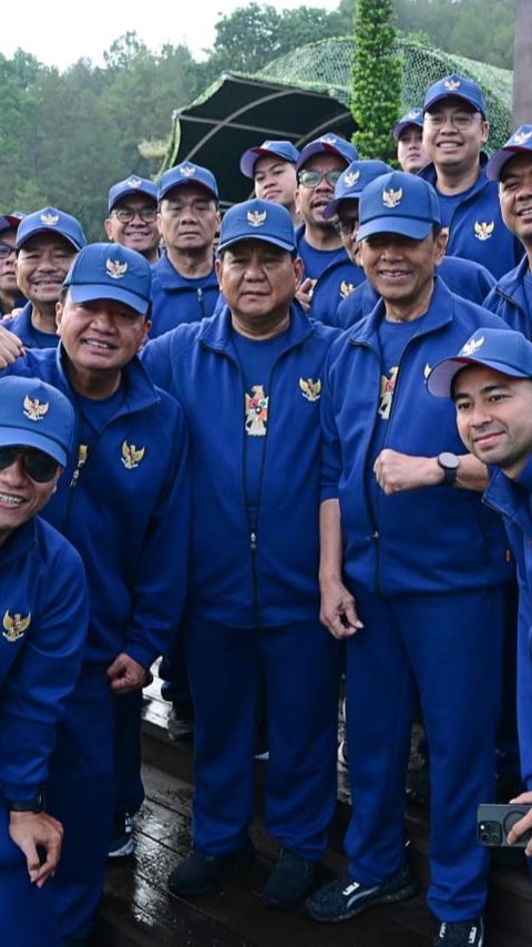 Menteri Kabinet Merah Putih Sempat Mendaki Gunung Tidar di Hari Ketiga Retreat Akmil