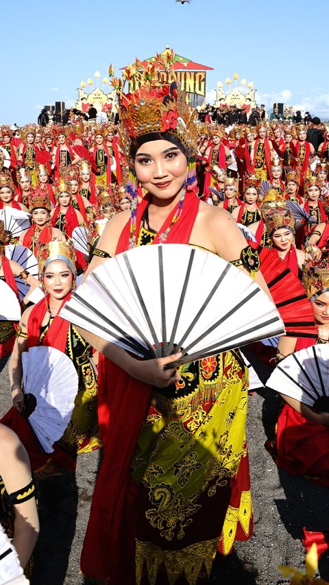 Gandrung Sewu 'Payung Agung' Pukau Ribuan Penonton