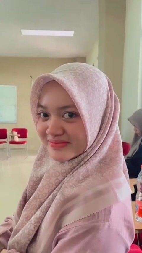 ⁠⁠Tak Tahu Tiktok, Mahasiswi Cantik Mempesona ini Ramai Disebut Wanita Idaman