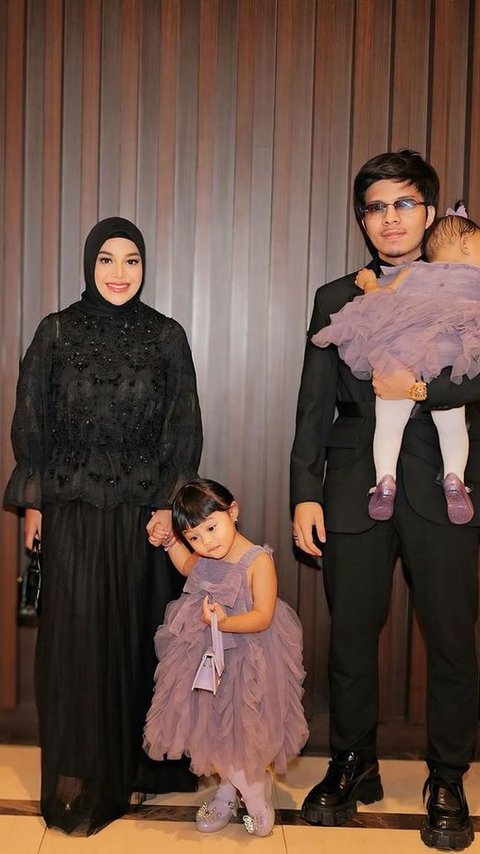 Potret Cantik Aurel Hermansyah di Resepsi Pernikahan Yislam Kakak Fadil Jaidi, Stunning dengan Outfit Serba Hitam